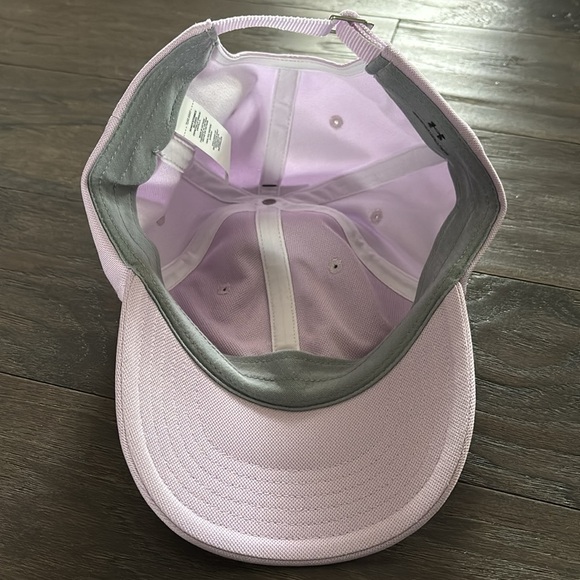 Under Armour Buckle Back baseball cap,embroidered logo, 6 vent panels,button top - Picture 6 of 9